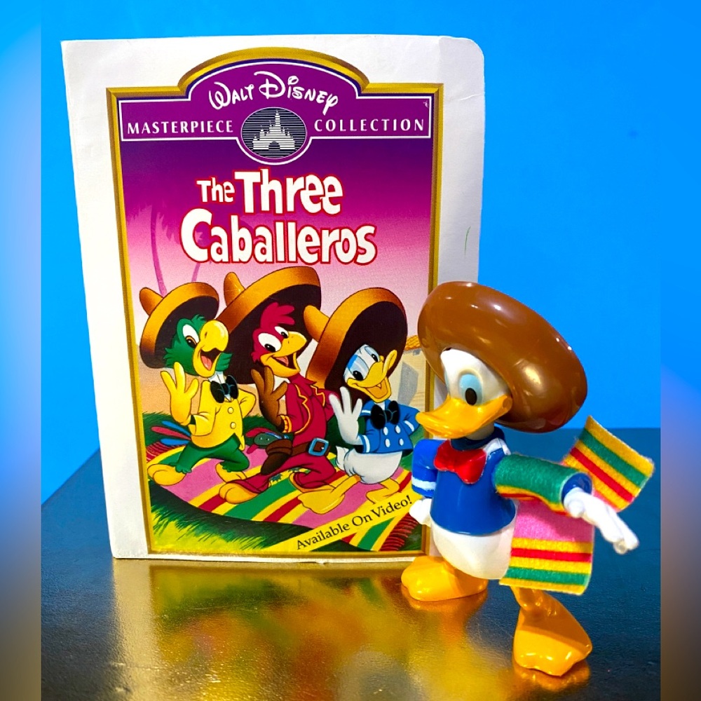 WALT DISNEY 1996 COLLECTIBLE MCDONALD’S THE THREE CABALLEROS MINI VHS CASE & TOY - Picture 6 of 10